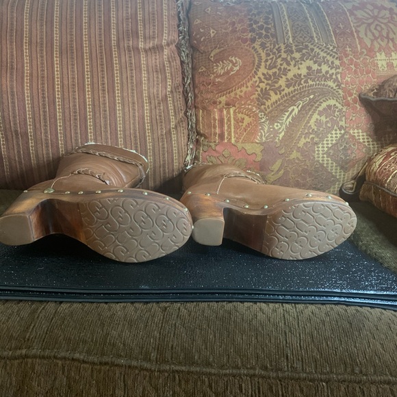 Ugg Savanna 3209 boot leather upper/wooden heels - Picture 4 of 6